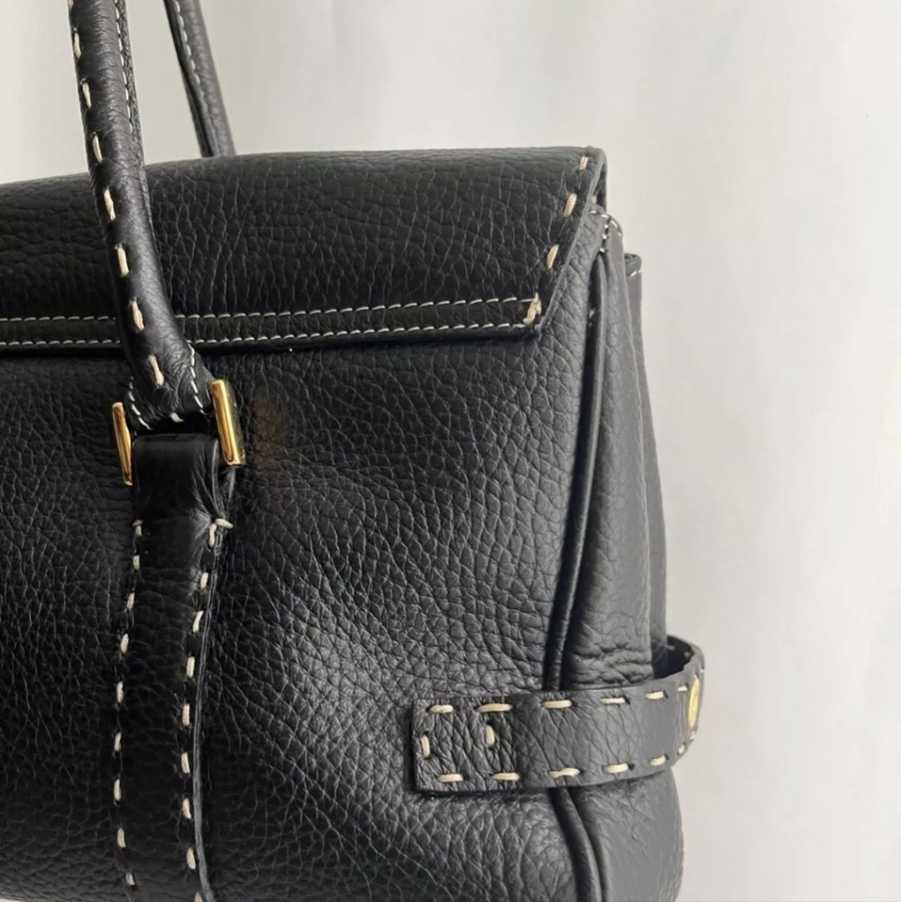 Elegant Black Shoulder Bag - Picture 4 of 11